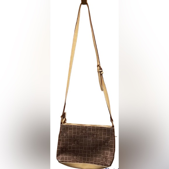Anne Klein Cross Body purse with adjustable straps. Great condition - Picture 2 of 10